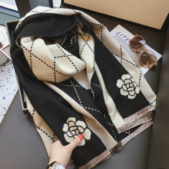 Un brand Accessories - Cashmere scarf